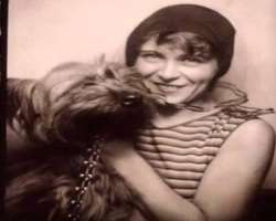She was featured in the music video of her then-husband Paul Simon's song She was featured in the music video of her then-husband Paul Simon's song